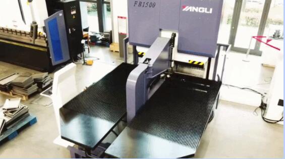 揚力集團多臺FB數(shù)控多邊折邊中心交付客戶！